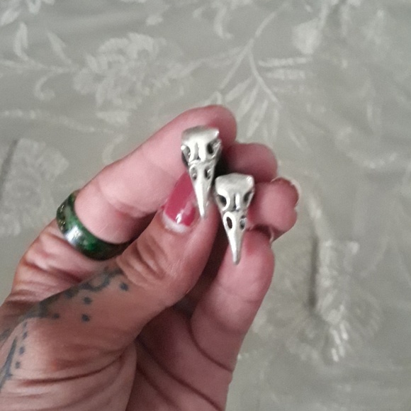 Jewelry - Crow skulls ear plugs